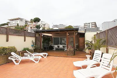 Image de Appartement 110m² à 100m de la plage, terrasse, climatisation, parking, Wi-Fi