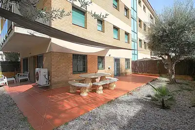 Image de Bel appartement à 200 m de la plage avec terrasse, clim, wifi