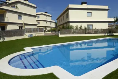 Image de Appartement moderne avec piscine, terrasse, jardin et Wifi à 400m de la plage - Llançà