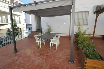Image de Appartement moderne et rénové à 50m de la plage, 3 chambres, balcon, quartier calme et central