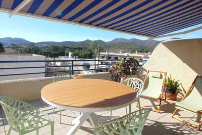 Image de Maritim Ii 2 At. 1 - Apartamento moderno, agradable y muy bien equipado situado en 1ª línea de mar