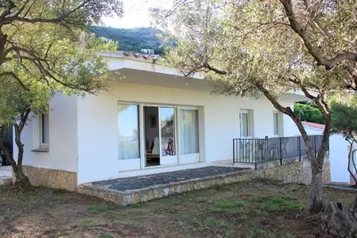 Image de V. FANÉ Der. - Casa con jardín y vista mar en Llançà