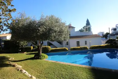 Image de Cel 103 Apartamento luminoso y sencillo en residencial ajardinado con piscina comunitaria