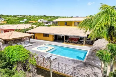 Image de Villa Kromboon with a private pool, spectacular views and jacuzzi