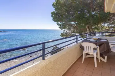 Image de Bellamar A - Casa adosada para 10 personas en primera línea de mar en Llançà.