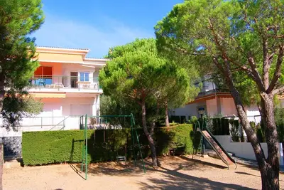 Image de Res. Platja MORÉ Ii/4 - Amplio apartamento lluminós y ajardinado a 100 metros de la playa.