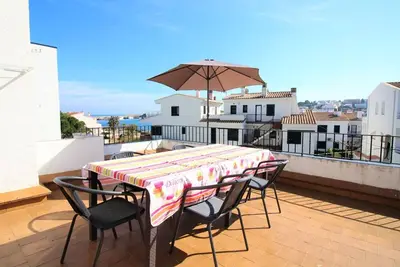 Image de Penthouse lumineux avec grandes terrasses proche plage - 2 chambres, parking, Wifi et Bbq