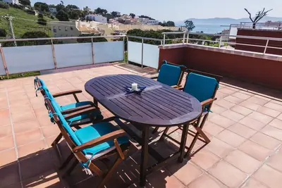 Image de Guillem De BERGUEDÀ - Àtico en la zona de grifeu con gran terraza y vistas al mar.