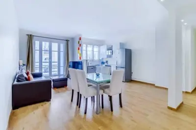 Image de Entre nature et Tour Eiffel