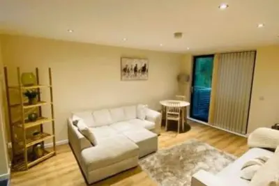 Liverpool City Centre & Baltic Triangle 2 Bedroom Modern Apartment