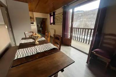 Image de Spacieux appartement T2, 60m² proche des stations de Puy St Vincent et Pelvoux