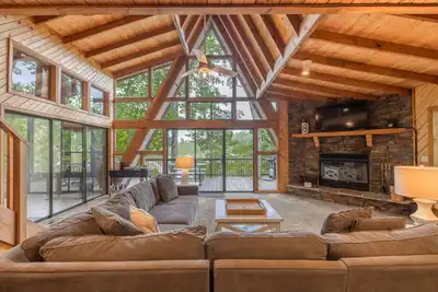 Image de Lakefront Sanctuary by Innsbrook Vacations!