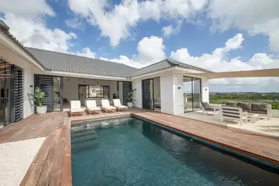Image de Villa Noma - Luxurious Villa w/ stunning seaviews - Just 5 min from the Beach!