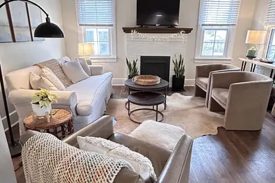 Image de Cozy Elmwood bungalow in quiet neighborhood close to Usc, hospitals & downtown