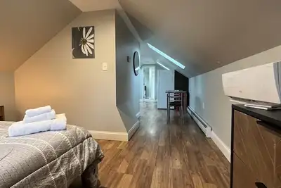 Image de Cute & Cozy Providence Studio!