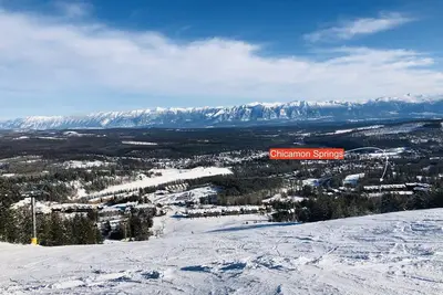 Image de Spacious Ski-in Ski-out / Golf condo. . ski down to the lift