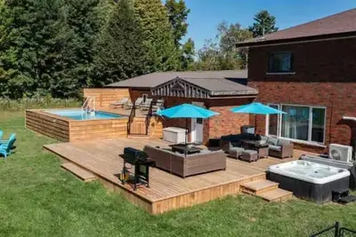 Image de Comfortable cottage for 14 people with pool, hot tub, games, and more.