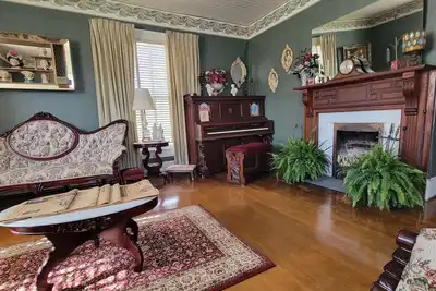 Image de Nc's Nostalgic House 19 min from the Nc Zoo