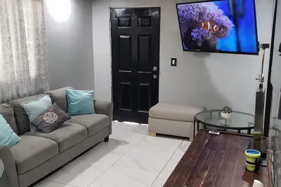 Private Gorgeous Cozy Modern home/5 min Drive from beach, righ across from park