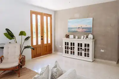 Image de Big House Private Pool and Patio Near Famous Beaches