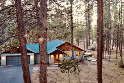 Image de Cozy & Quiet Forest Escape with Hot Tub, Dogs Ok