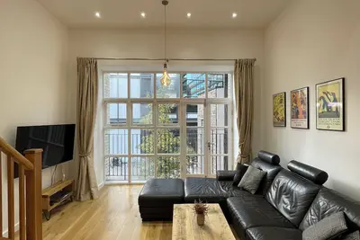 Image de Stunning 3bd Maisonette w/Balcony - Old Street!