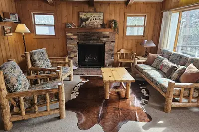 Image de St. Elmo Cabin at Deer Valley Ranch - Geothermal Pools onsite!