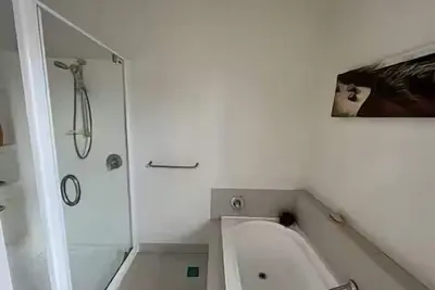 Image de Hosts on the Coast Mellow out on Martins