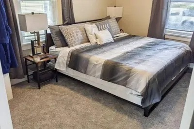 Image de Modern Quiet 1br Desk & Fenced Yard by Dt Moline