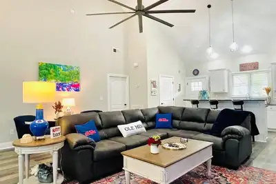 Image de The FanCave, 4br Home by Velvet Ditch Villas