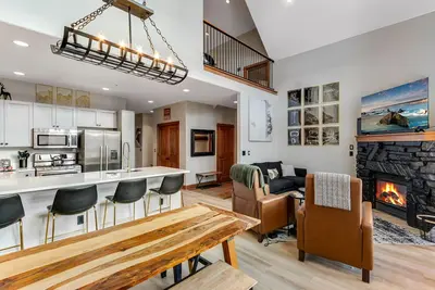 Image de Keystone, Co Vacation Rental - The Brass Bear, Modern Keystone Ski Home on Free Shuttle. Private Gar