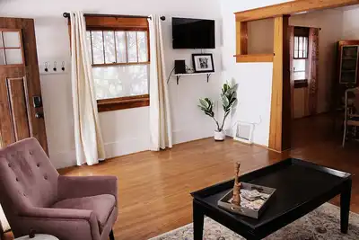 Image de “The Bev” Townhouse in McCook