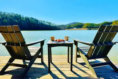 Image de Lakefront|Sauna|Hot Tub|Fire Pit|Kayaks and more!