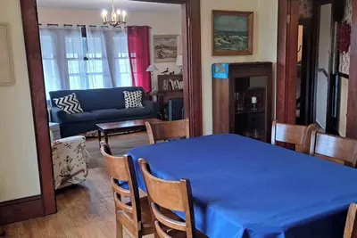 Image de Downtown heritage flat near everything