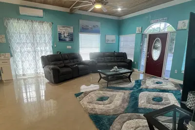 Image de Very quiet spacious house  located  near Hoopers Bay  and Turtle Beach