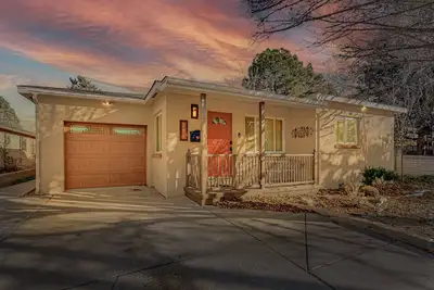 Image de Elegant Nob Hill Home, Yard, Bbq