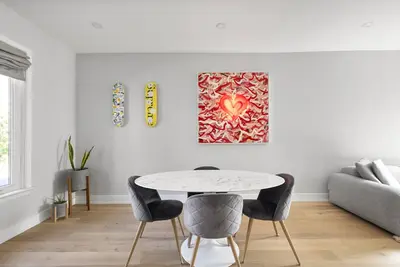 Image de Stylish Little Italy Gem: A Modern Urban Retreat