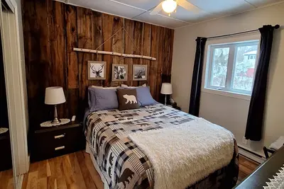 Image de Chalet du Ruisseau avec Spa - Ski, Quilles, Golf, Lac ou détente?