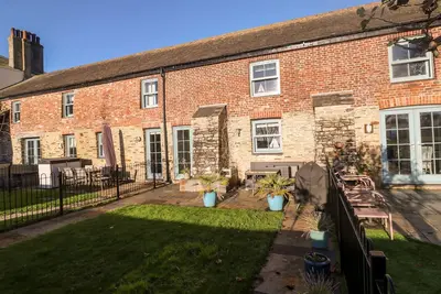 5 The Old Smokehouse, pet friendly, with a garden in Charlestown