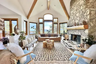 Image de Ix'Calinda, Stunning Mountain Luxury Gateway, 15 mins to town.