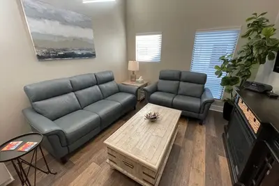 Image de Mid-City Loft / Lovely & Safe 2 bed / 2 bath