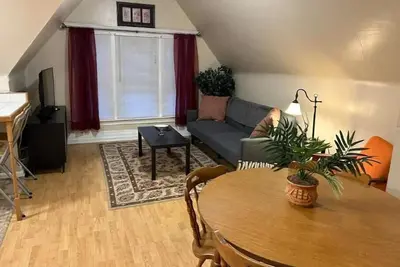 Image de Updated historic South Park apt!