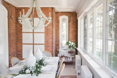 Image de Main & Leslie - Gorgeous Getaway on Main Street with Chef's Kitchen