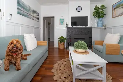 Image de Gabo Views waterfront.