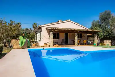 Image de Maison de campagne 'Can Pamboli' avec vue sur la montagne, Wi-Fi et climatisation