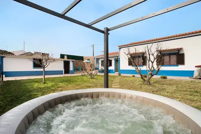 Image de Maison de vacances 'Bouros's Cliff' avec jardin privé, Wi-Fi et climatisation