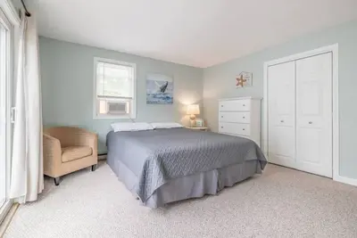 Beach Bliss: 2br Condo, 10 Min to Long Sands, Sleeps 8!