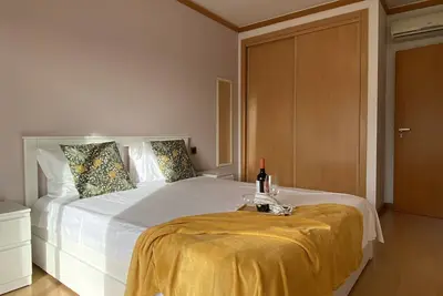 Image de Apartamento aconchegante, espaçoso, com excelente localização. \n