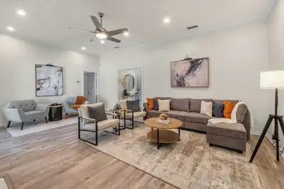 Image de Westminster Retreat: 2 King Beds, Pool, Game room!