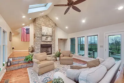 Image de Midway Home on 22 Acres Near Bourbon Trail!